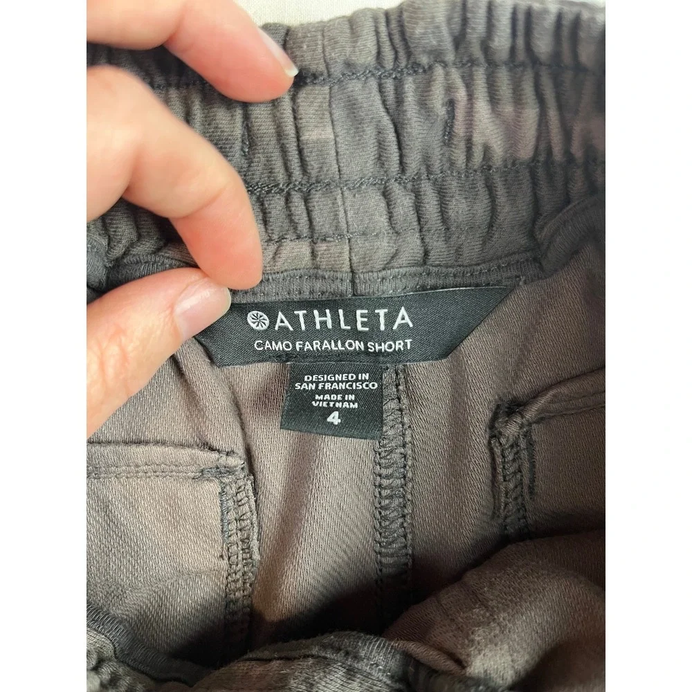 Athleta Camo Farallon Shorts Gray Charcoal Camouflage‎ Drawstring Hiking Size 4